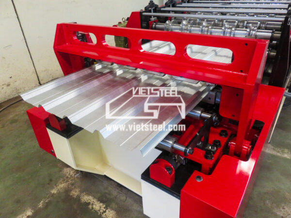 Vietsteel Roofing Roll Forming Machine Rotary cutting RF-FR model