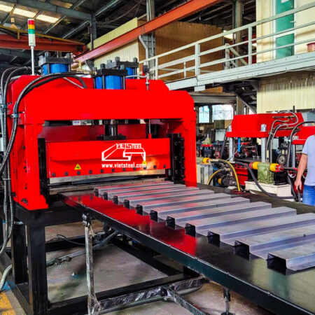 Delivered a Pressing Machine – Sidewall profile to Binh Duong customers