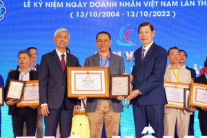 Lễ tôn vinh khen thưởng doanh nhân Việt Nam Máy Thép Việt